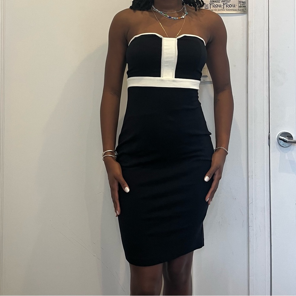 Body con strapless dress